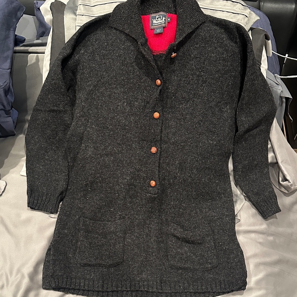 Vintage Woolrich Dark Gray Pullover with Red Accents